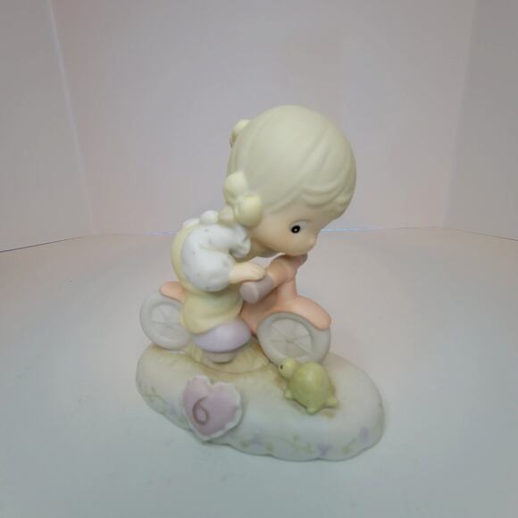 Vintage Precious Moments Figurine, 136255 Growing in Grace, Age 6 - Picture 1 of 7